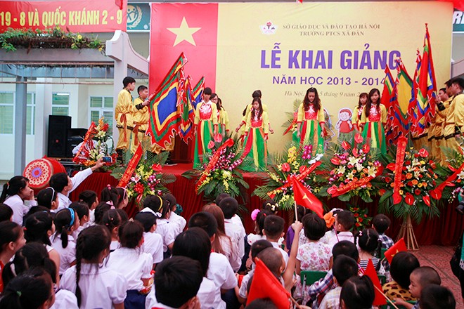 Xuc dong le khai giang cua tre em khuyet tat