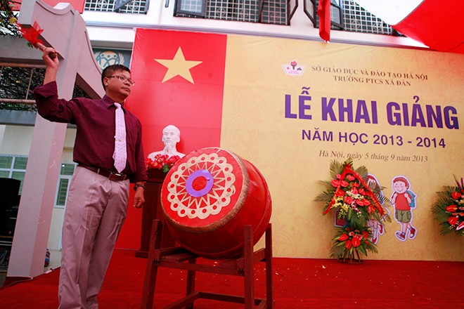 Xuc dong le khai giang cua tre em khuyet tat