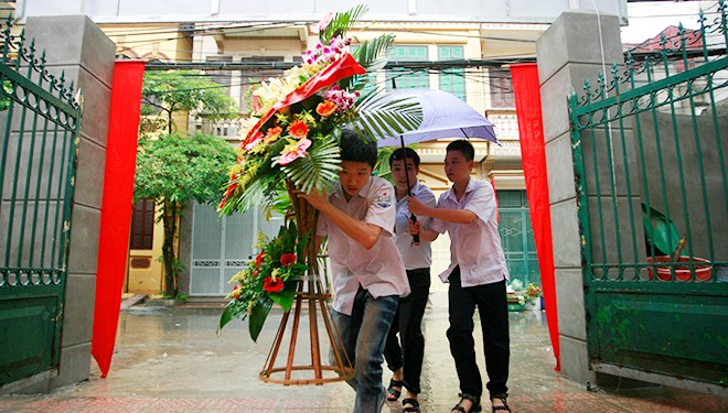 Xuc dong le khai giang cua tre em khuyet tat
