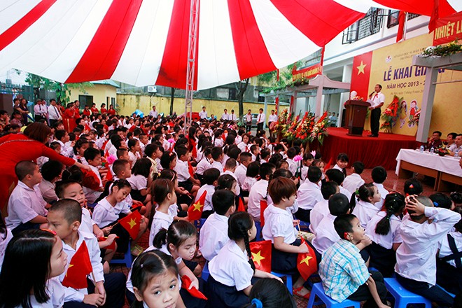 Xuc dong le khai giang cua tre em khuyet tat