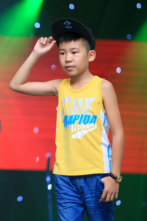 Bui Anh Tuan lam khach moi cua chung ket giong hat viet nhi 2013