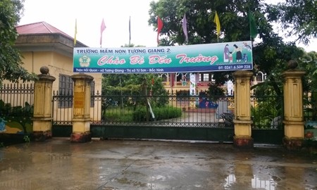 Buc xuc thu phi dau nam, phu huynh cho con nghi hoc