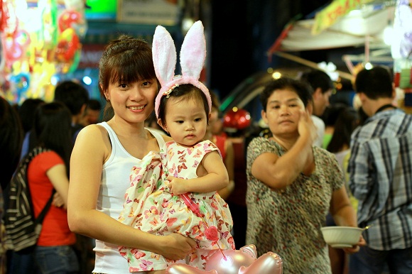 Chưa đến Trung thu phố đèn lồng đã đông nghẹt người