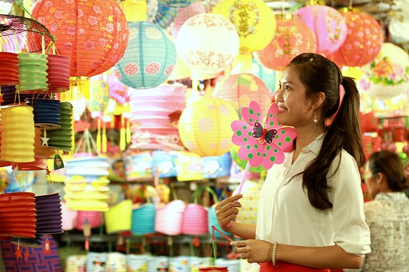 Chưa đến Trung thu phố đèn lồng đã đông nghẹt người