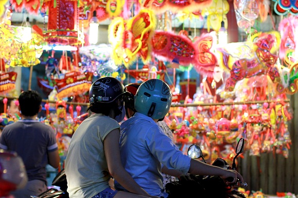 Chưa đến Trung thu phố đèn lồng đã đông nghẹt người