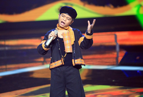 Quan quan Giong hat Viet nhi 2013 mua dau tien?