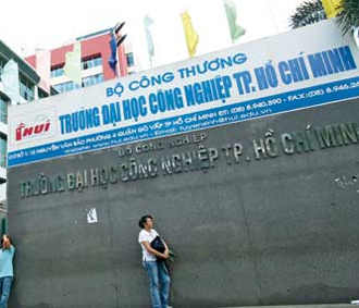 Them nhieu sai pham dao tao tai truong DH Cong nghiep TPHCM