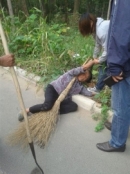 Phẫn nộ với nữ sinh đánh bà nội