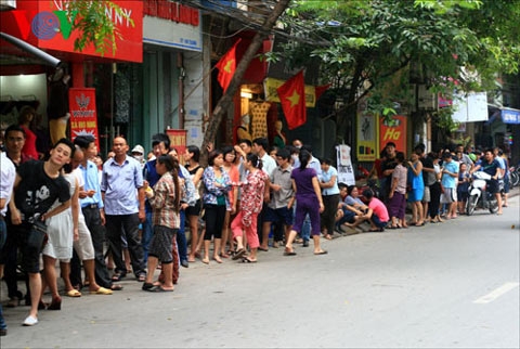 bánh Trung thu, xếp hàng
