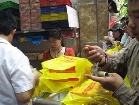 bánh Trung thu, xếp hàng
