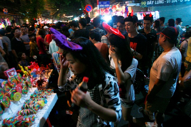Gioi tre tung bung don trung thu