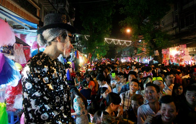 Gioi tre tung bung don trung thu