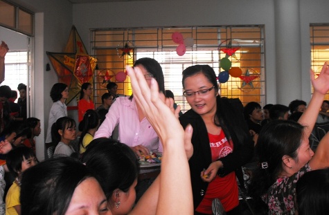 Nghen ngao tet trung thu cua tre em khuyet tat