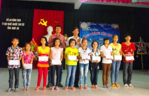 Nghen ngao tet trung thu cua tre em khuyet tat
