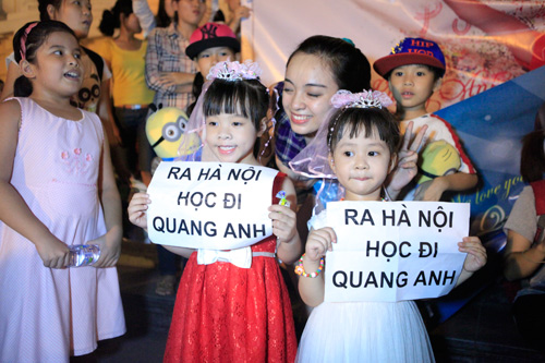 Theo chân Phương Mỹ Chi đi diễn cùng Quang Anh - 18