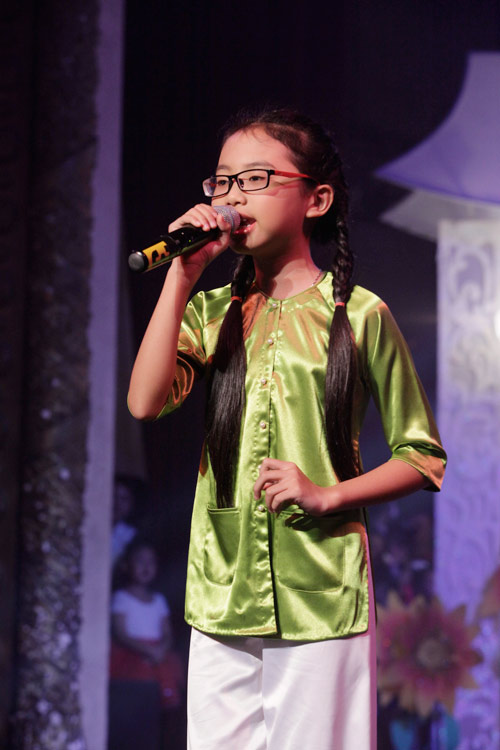 Theo chân Phương Mỹ Chi đi diễn cùng Quang Anh - 3