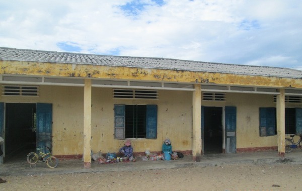Binh Dinh: Truong hoc xuong cap, vua hoc vua lo