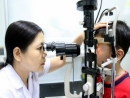 Dịch đau mắt đỏ bùng phát, trường học gặp nguy