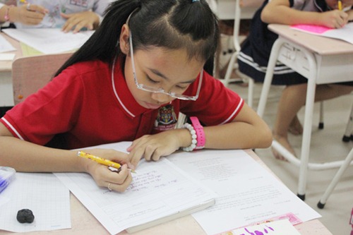 Phương Mỹ Chi nhí nhảnh thi "vở sạch chữ đẹp" - 2