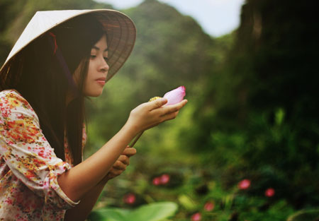 Gap go co nu sinh 9X la “thu linh sinh vien” tai Phap