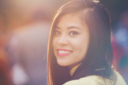 Gap go co nu sinh 9X la “thu linh sinh vien” tai Phap