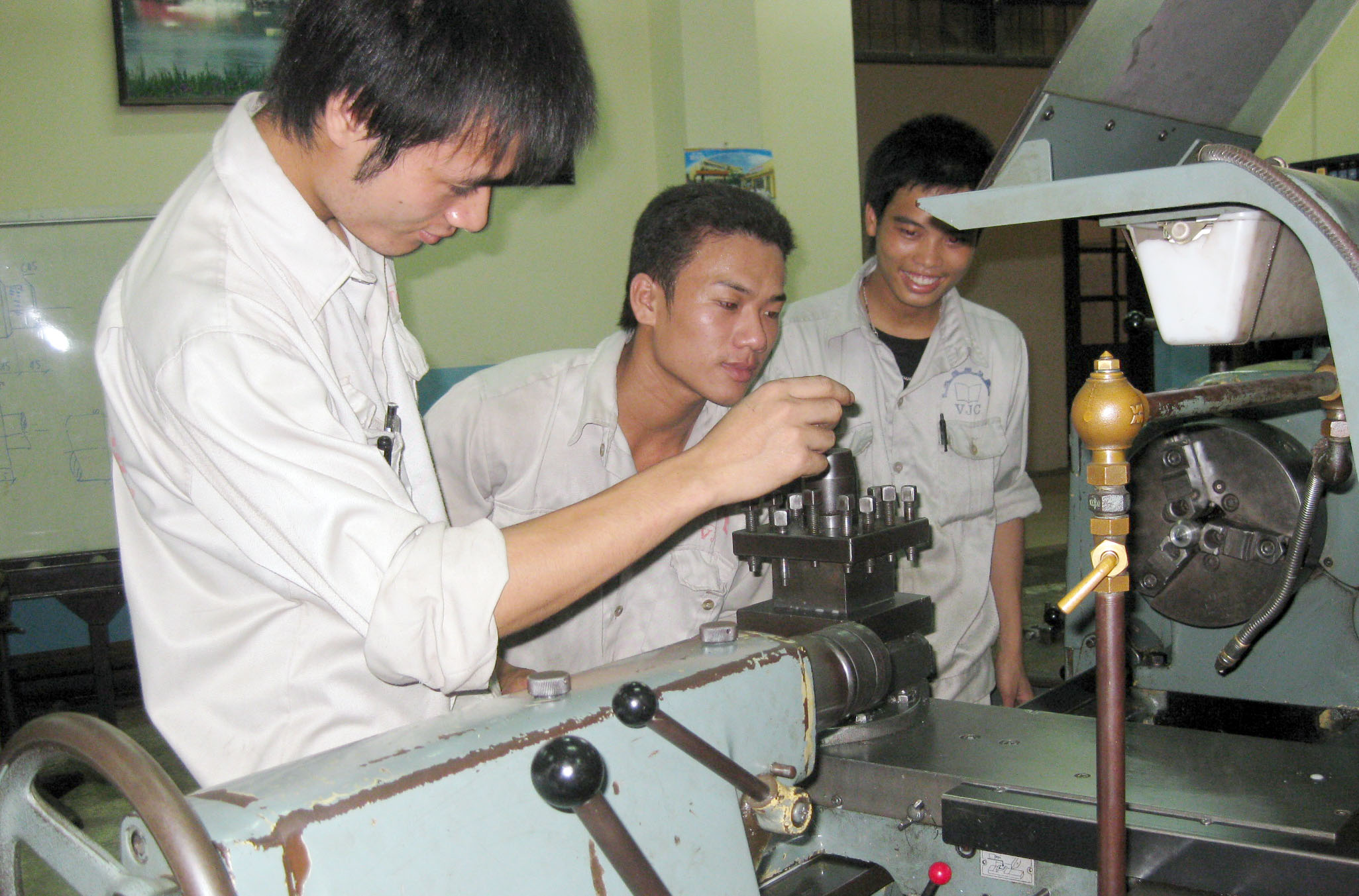 Giao duc chuyen nghiep: Lam sao de song sot?