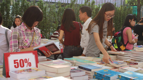 Gioi tre hao hung voi Ngay hoi sach mua thu 2013