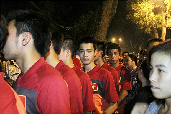 U19 Viet Nam thanh kinh den vieng Dai tuong Vo Nguyen Giap