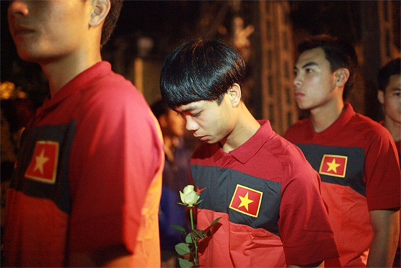 U19 Viet Nam thanh kinh den vieng Dai tuong Vo Nguyen Giap