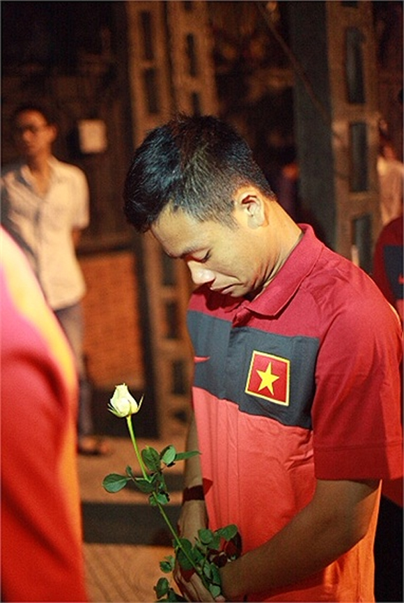 U19 Viet Nam thanh kinh den vieng Dai tuong Vo Nguyen Giap