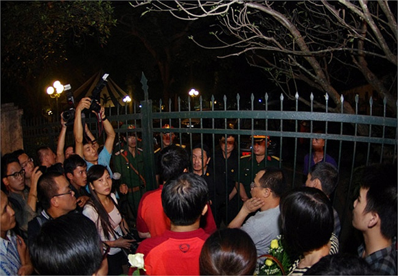 U19 Viet Nam thanh kinh den vieng Dai tuong Vo Nguyen Giap