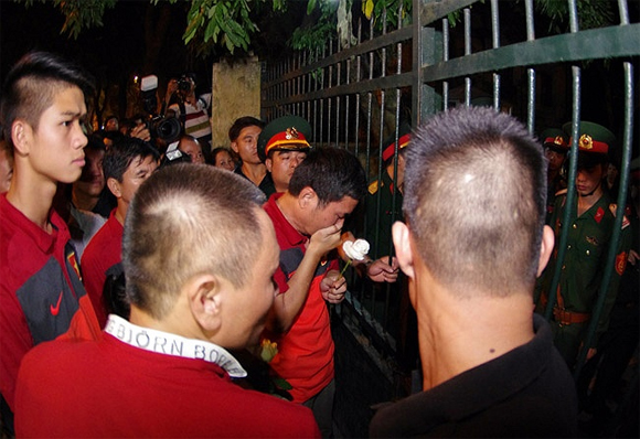 U19 Viet Nam thanh kinh den vieng Dai tuong Vo Nguyen Giap
