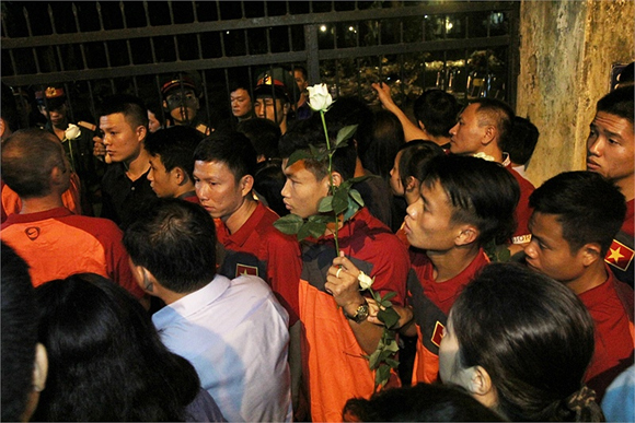 U19 Viet Nam thanh kinh den vieng Dai tuong Vo Nguyen Giap