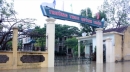 Bùn đất ngập trường sau lũ, hàng chục nghìn học sinh vẫn nghỉ học