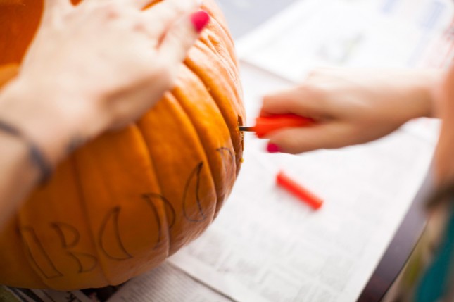 Cach lam den bi ngo don Halloween don gian nhat