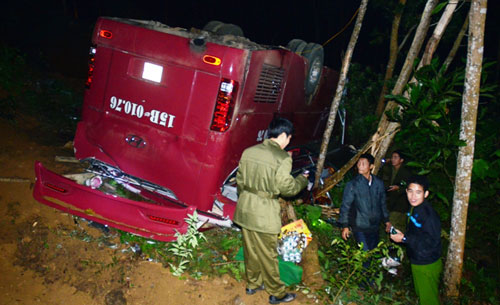 Xe khach Hai Phong lao xuong vuc 7 nguoi chet, 39 nguoi bi thuong