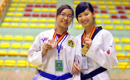 Gap nu sinh hoc vien canh sat xinh dep, gioi vo nhat truong