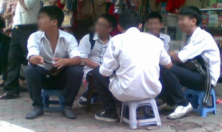 Hoc sinh dung thuoc ho gay nghien de khong so giao vien