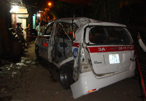 Taxi-hong-2-1819-1384270279.jpg