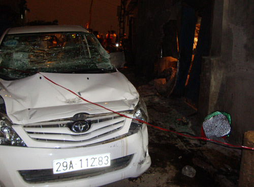 Taxi-hong-1-2246-1384270279.jpg