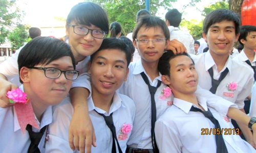Thiện Nhơn bên phải         