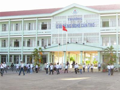 Truong cao dang, trung cap vang bong sinh vien