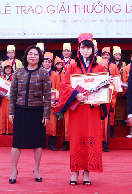 Thanh Thư nhận giải Nhất