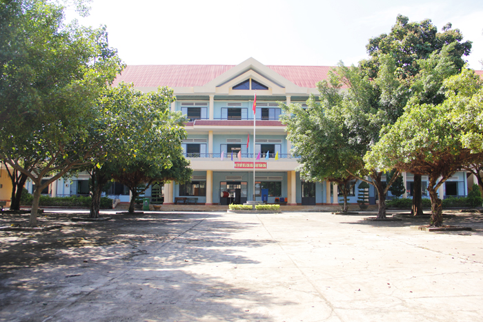 Cach chuc pho hieu truong THPT Buon Don