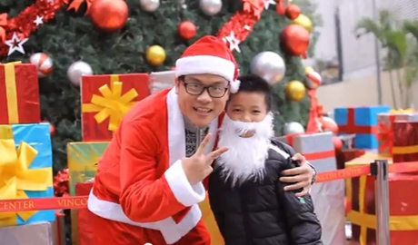 Ông già Noel mang tới niềm vui cho các em nhỏ