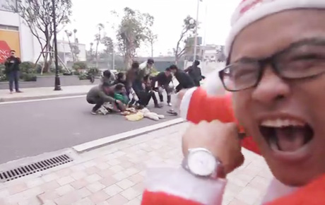 Hành động hôi quà đã nằm trong tính toán của ông già Noel lười