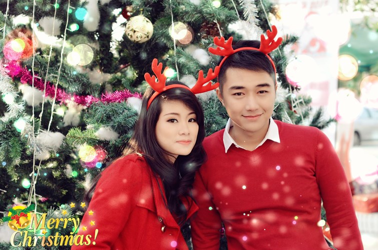 Hot boy Canh sat khoe anh Giang sinh ruc ro sac do