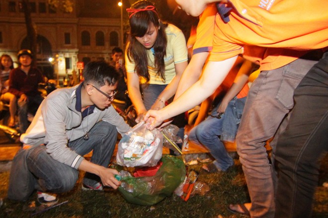 Hành động đẹp của bạn trẻ Sài Gòn trong đêm Giáng sinh 4
