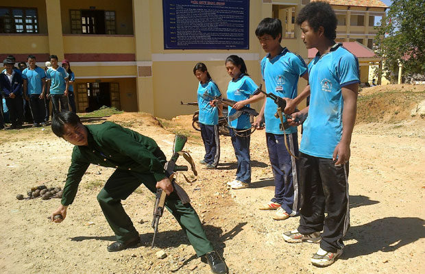 Giao duc Quoc phong lam mon hoc chinh o truong THPT tu nam 2014