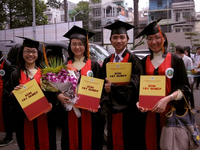 Sinh vien buc xuc vi khong duoc chup anh tai le tot nghiep